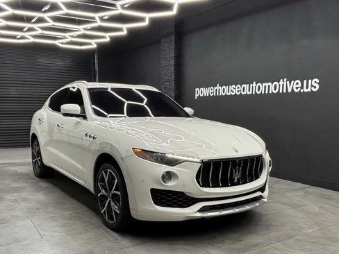 Used 2017 Maserati Levante w/ Luxury Package AWD/4WD image 13