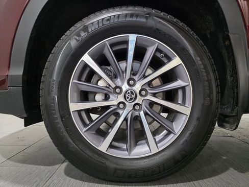 Used 2019 Toyota Highlander XLE image 23