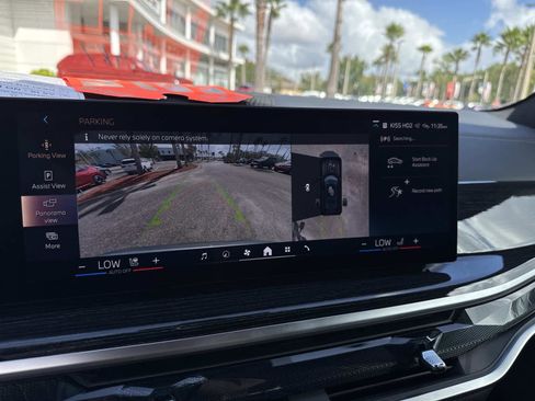 Used 2025 BMW X7 xDrive40i w/ M Sport Package image 25