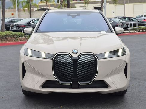Used 2026 BMW iX xDrive45 w/ Premium Package AWD/4WD image 3