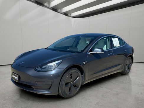 Used 2020 Tesla Model 3 Standard Range image 1
