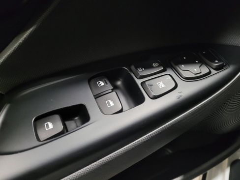 Used 2021 Hyundai Veloster Turbo image 27