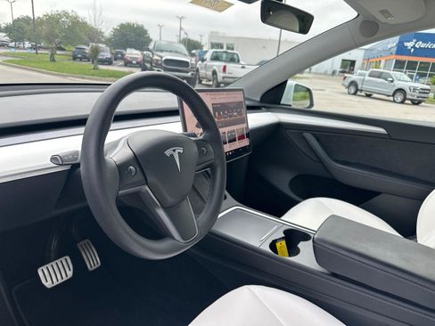 Used 2023 Tesla Model Y Performance AWD/4WD image 16