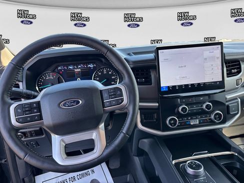 Used 2024 Ford Expedition XLT AWD/4WD image 11