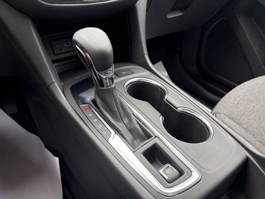 Used 2024 Chevrolet Equinox LT w/ LPO, Floor Liner Package FWD image 4