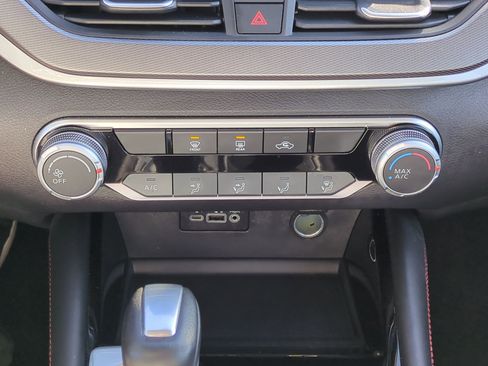 Used 2024 Nissan Altima 2.5 SR image 24