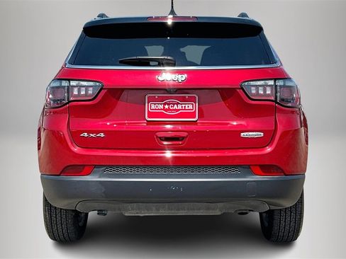 Used 2025 Jeep Compass Latitude image 6