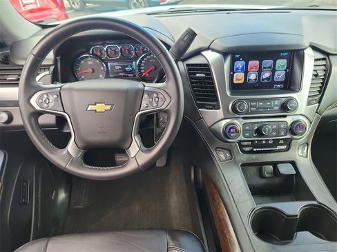 Used 2017 Chevrolet Suburban LT image 4