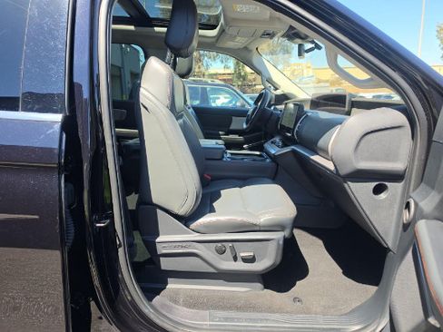 Used 2025 Ford Expedition Active AWD/4WD image 6