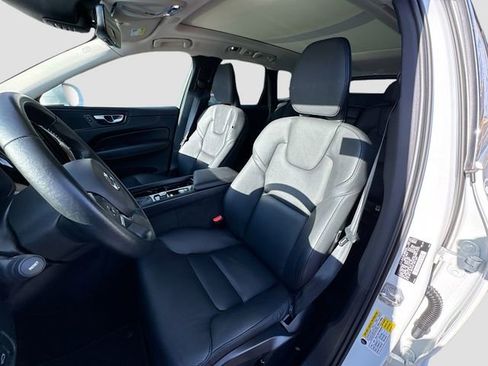 Used 2021 Volvo XC60 T5 Momentum image 22