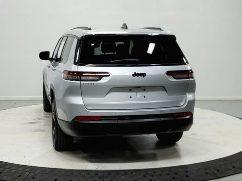 Used 2023 Jeep Grand Cherokee L Laredo RWD image 7