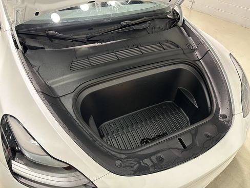 Used 2023 Tesla Model Y Long Range AWD/4WD image 3