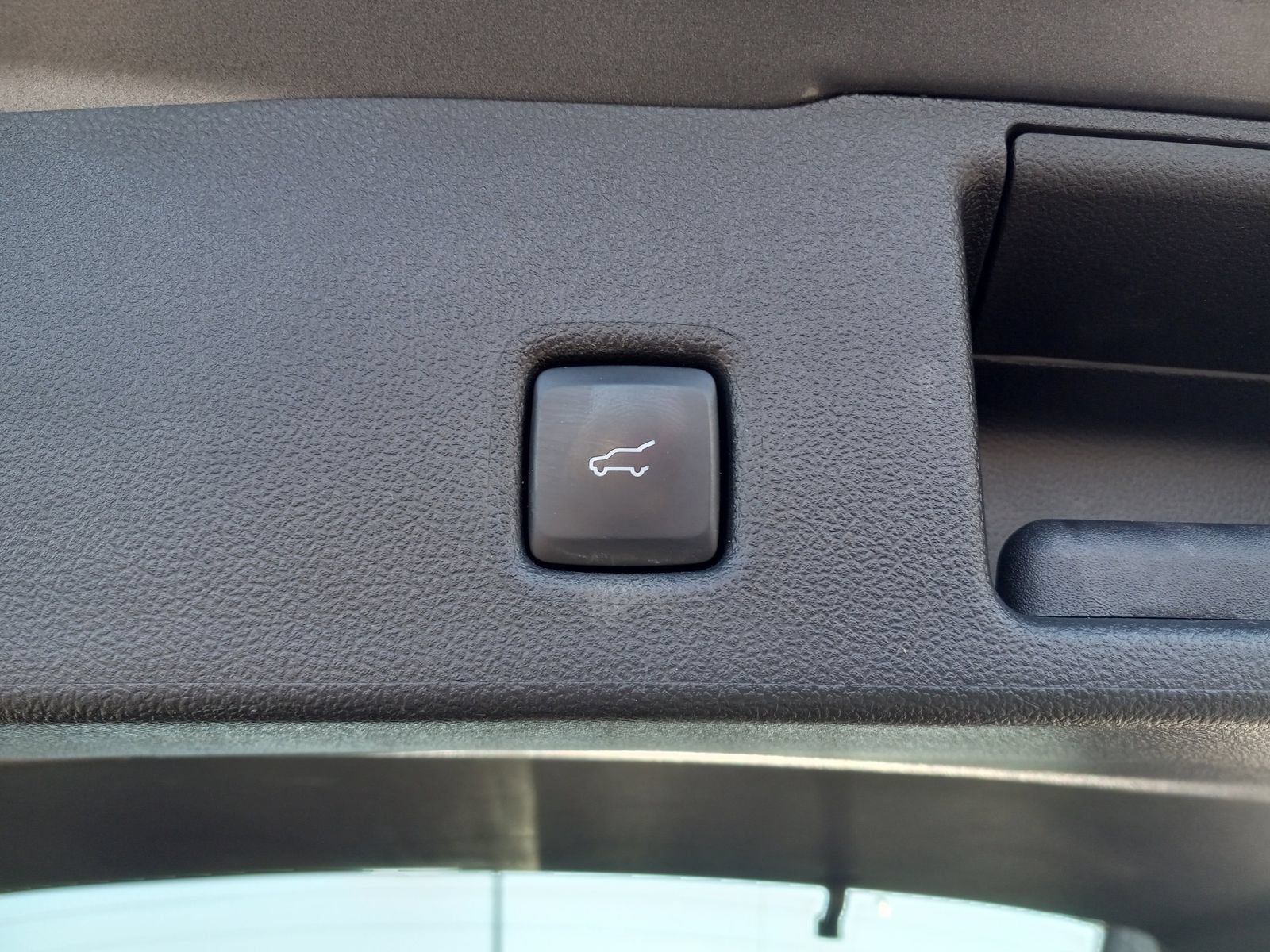 Used 2024 Ford Escape ST-Line w/ Cold Weather Package FWD image 12