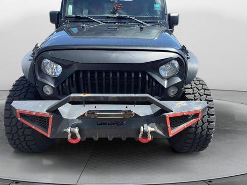 Used 2015 Jeep Wrangler Unlimited Sahara w/ Connectivity Group AWD/4WD image 2