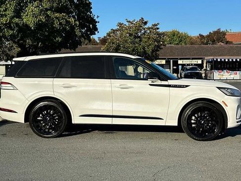 Used 2025 Lincoln Aviator Reserve w/ Jet Appearance Package image 7
