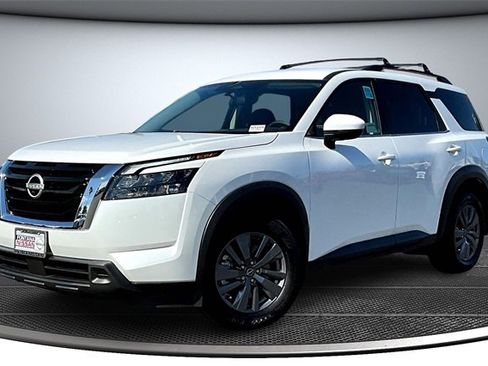 New 2025 Nissan Pathfinder SV image 2