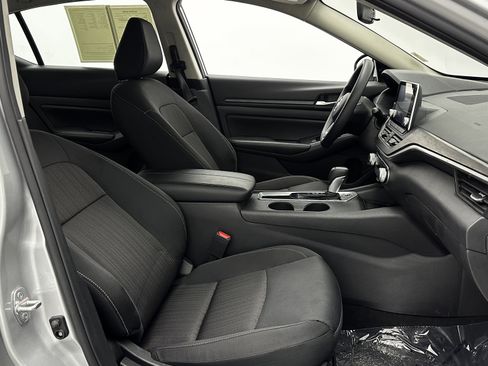 Used 2025 Nissan Altima 2.5 SV image 33