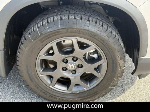 Used 2025 Honda Pilot TrailSport image 12