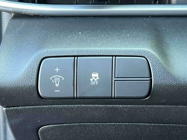 Certified 2024 Hyundai Elantra SEL FWD image 16