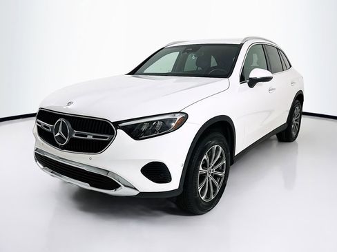 Used 2025 Mercedes-Benz GLC 300 4MATIC image 3