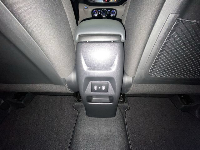 Used 2024 Hyundai Venue SEL FWD image 28