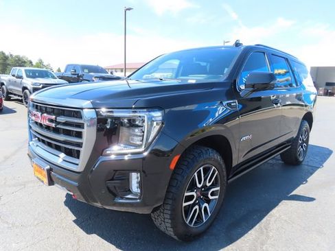 Used 2023 GMC Yukon AT4 w/ AT4 Premium Package AWD/4WD image 3