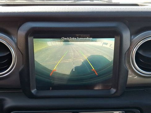 Used 2018 Jeep Wrangler Unlimited Sahara image 19