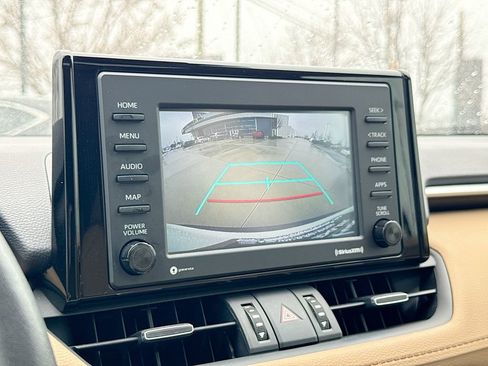 Used 2021 Toyota RAV4 XLE Premium image 27