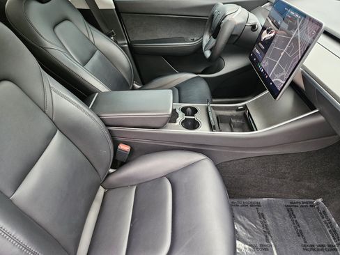 Used 2020 Tesla Model Y Long Range image 16