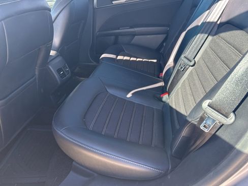 Used 2017 Ford Fusion SE w/ Equipment Group 201A image 10