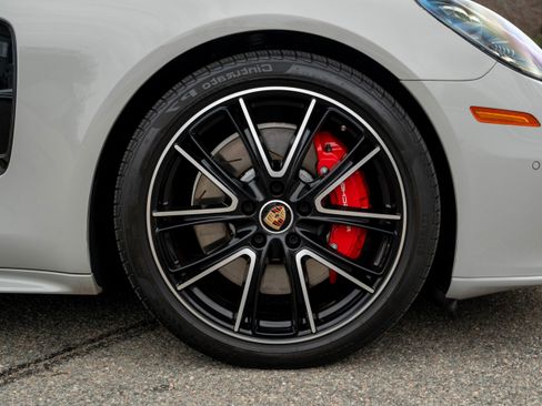 Used 2022 Porsche Panamera GTS w/ Premium Package image 14