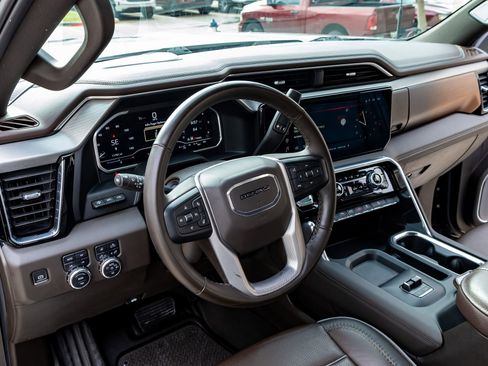 Used 2024 GMC Sierra 2500 Denali w/ Denali Reserve Package image 17