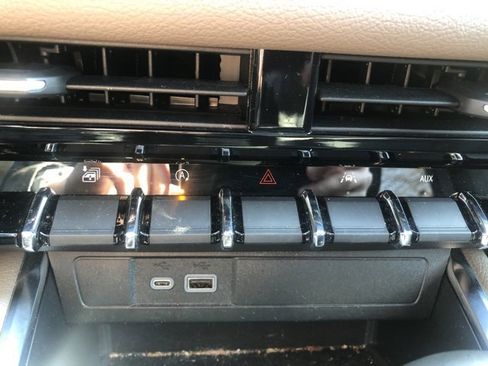 Used 2023 GMC Canyon Denali image 14