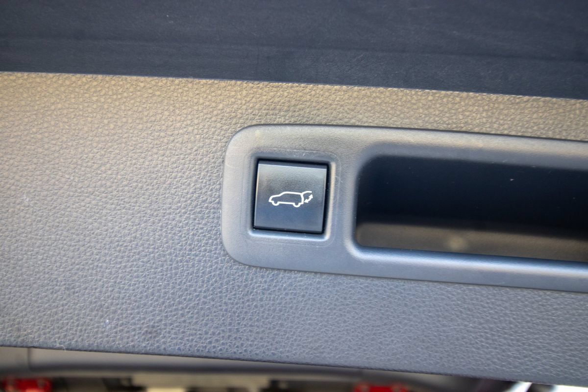 Used 2020 Toyota Highlander XLE FWD image 45