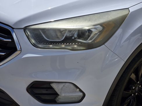 Used 2017 Ford Escape SE w/ Equipment Group 201A FWD image 6