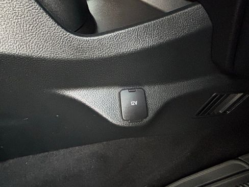 Used 2021 Ford Edge SEL image 25