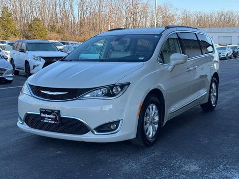 Used 2017 Chrysler Pacifica Touring-L image 11