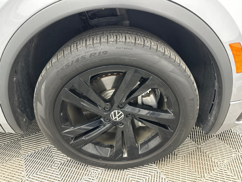 Used 2024 Volkswagen Tiguan SE R-Line FWD image 13
