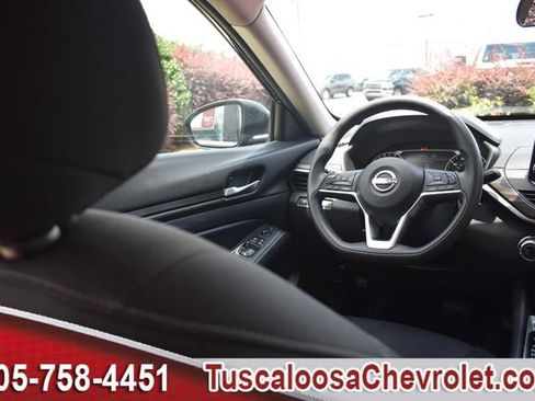 Used 2024 Nissan Altima 2.5 SV FWD image 24