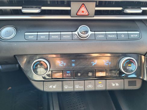 Used 2023 Hyundai Elantra Limited image 23