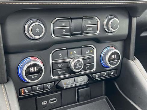 Used 2022 GMC Yukon AT4 w/ Technology Package image 34