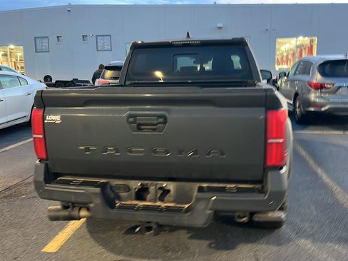 Used 2024 Toyota Tacoma TRD Sport w/ TRD Sport Upgrade Package image 9