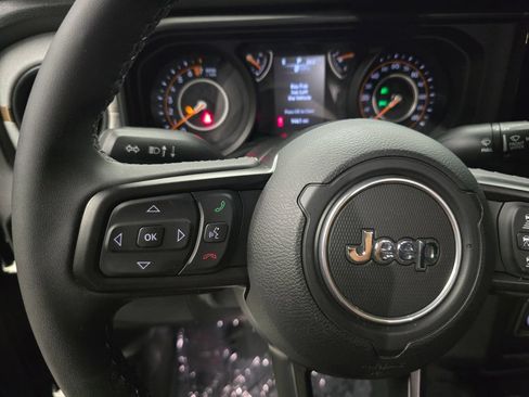 Used 2025 Jeep Gladiator Sport AWD/4WD image 20