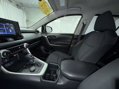 Used 2022 Toyota RAV4 LE AWD/4WD image 22