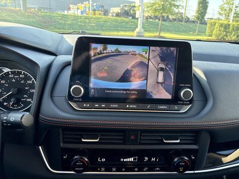 Used 2025 Nissan Rogue SV AWD/4WD image 30