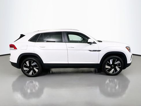 Used 2026 Volkswagen Atlas Cross Sport SE FWD image 3