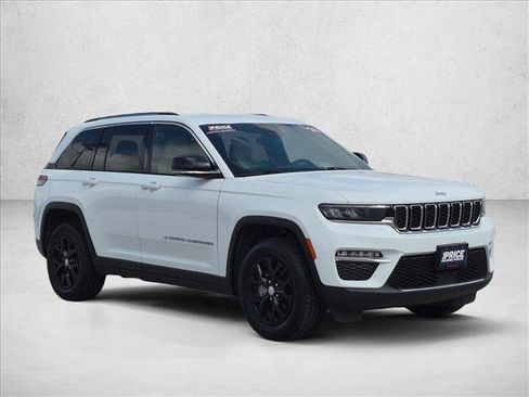 Used 2023 Jeep Grand Cherokee Limited w/ Trailer Tow Prep Group (B) AWD/4WD image 3