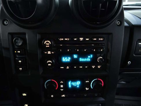 Used 2005 HUMMER H2 w/ Preferred Equipment Group image 26