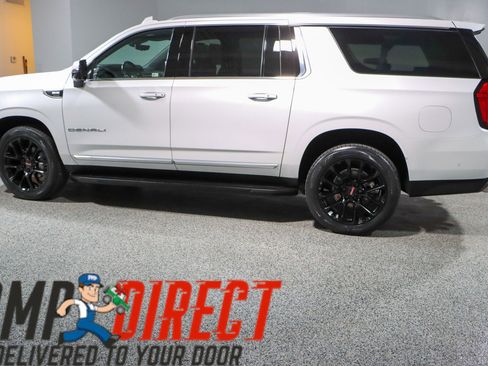 Used 2023 GMC Yukon XL Denali w/ Advanced Technology Package AWD/4WD image 10