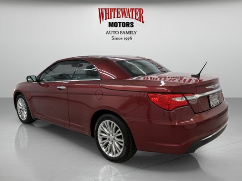 Used 2011 Chrysler 200 Limited FWD image 4